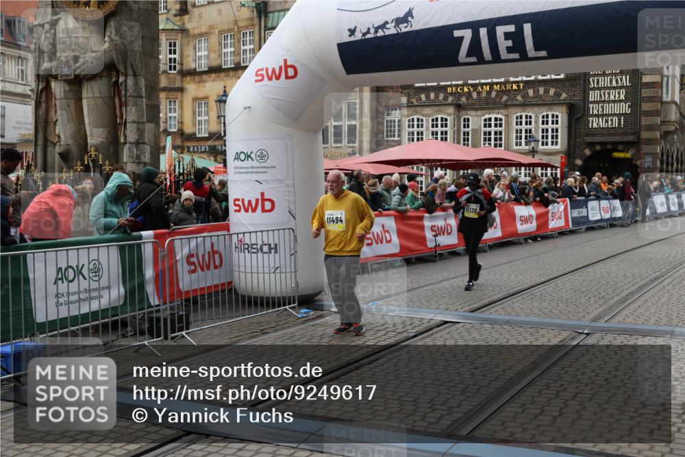 05.10.2025 - 20. swb-Marathon Bremen Yannick Fuchs http://msf.ph/oto/9249617 05.10.2025 11:13:12 Ziel 10041, 11118, 11170, 11494 meine-sportfotos.de