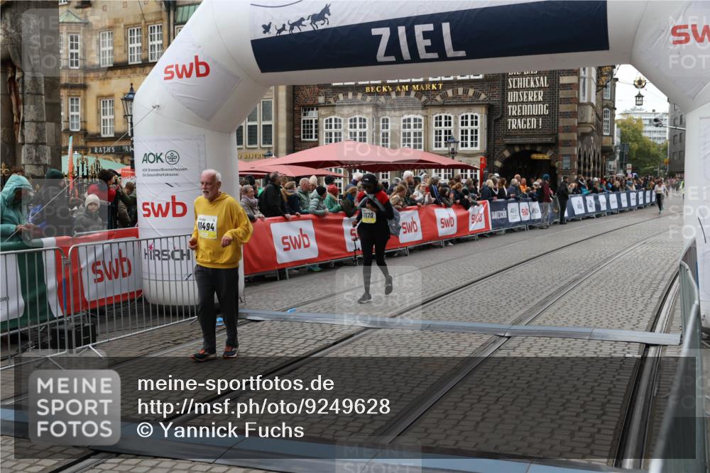 05.10.2025 - 20. swb-Marathon Bremen Yannick Fuchs http://msf.ph/oto/9249628 05.10.2025 11:13:13 Ziel 10041, 11118, 11170, 11494 meine-sportfotos.de