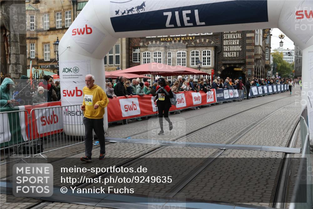 05.10.2025 - 20. swb-Marathon Bremen Yannick Fuchs http://msf.ph/oto/9249635 05.10.2025 11:13:13 Ziel 10041, 11118, 11170, 11494 meine-sportfotos.de