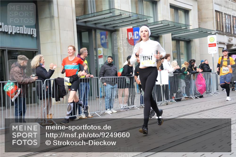05.10.2025 - 20. swb-Marathon Bremen Strokosch-Dieckow http://msf.ph/oto/9249660 05.10.2025 10:53:29 Ziel 9313, 9456, 9494, 9548, 9701, 9934, 10020, 10046, 10075, 10163, 10310, 10416, 10484, 10616, 10642, 10696, 10785, 10906, 10925, 10966, 11046, 11141, 11152, 11246, 11339, 11383, 11445, 11533, 9313, 9456, 9494, 9548, 9701, 9934, 10020, 10046, 10075, 10163, 10310, 10416, 10484, 10616, 10642, 10696, 10785, 10906, 10925, 10966, 11046, 11141, 11152, 11246, 11339, 11383, 11445, 11533 meine-sportfotos.de