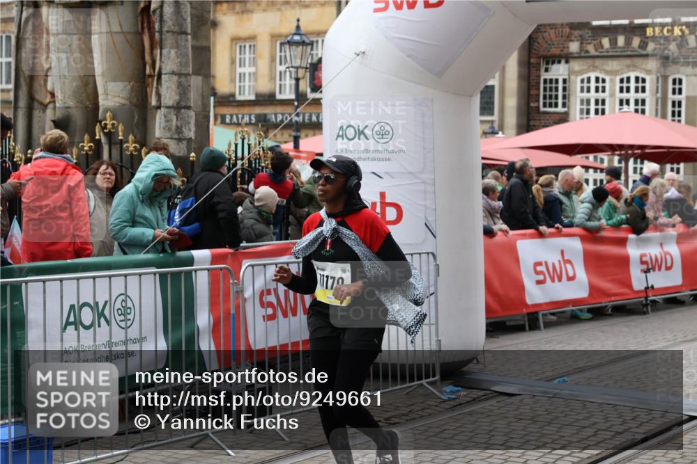 05.10.2025 - 20. swb-Marathon Bremen Yannick Fuchs http://msf.ph/oto/9249661 05.10.2025 11:13:15 Ziel 10041, 11170, 11494 meine-sportfotos.de
