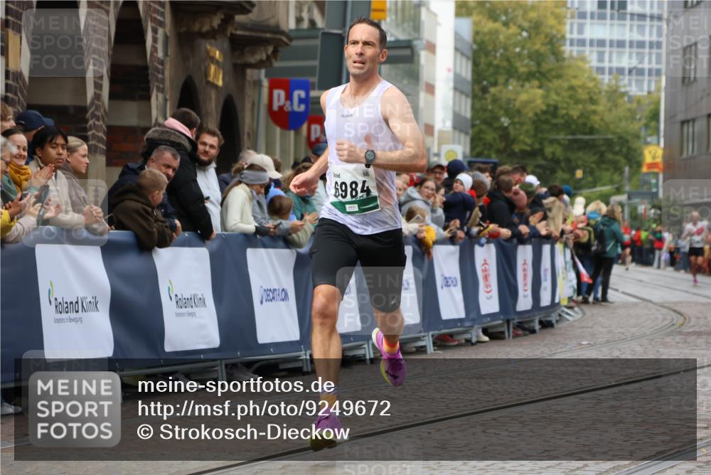 05.10.2025 - 20. swb-Marathon Bremen Strokosch-Dieckow http://msf.ph/oto/9249672 05.10.2025 12:47:38 Ziel 1688, 6984 meine-sportfotos.de