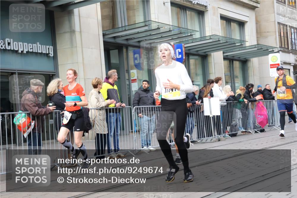05.10.2025 - 20. swb-Marathon Bremen Strokosch-Dieckow http://msf.ph/oto/9249674 05.10.2025 10:53:29 Ziel 9313, 9456, 9494, 9548, 9701, 9934, 10020, 10046, 10075, 10163, 10310, 10416, 10484, 10616, 10642, 10696, 10785, 10906, 10925, 10966, 11046, 11141, 11152, 11246, 11339, 11383, 11445, 11533, 9313, 9456, 9494, 9548, 9701, 9934, 10020, 10046, 10075, 10163, 10310, 10416, 10484, 10616, 10642, 10696, 10785, 10906, 10925, 10966, 11046, 11141, 11152, 11246, 11339, 11383, 11445, 11533 meine-sportfotos.de