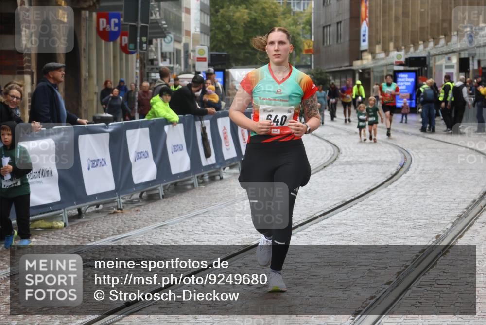 05.10.2025 - 20. swb-Marathon Bremen Strokosch-Dieckow http://msf.ph/oto/9249680 05.10.2025 15:27:45 Ziel 640 meine-sportfotos.de