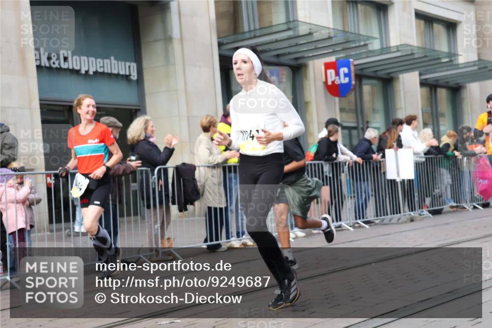 05.10.2025 - 20. swb-Marathon Bremen Strokosch-Dieckow http://msf.ph/oto/9249687 05.10.2025 10:53:30 Ziel 9313, 9456, 9494, 9548, 9701, 9835, 9934, 10020, 10046, 10075, 10163, 10416, 10484, 10616, 10642, 10696, 10785, 10906, 10925, 10966, 11046, 11141, 11152, 11339, 11383, 11445, 11533, 11593, 9313, 9456, 9494, 9548, 9701, 9835, 9934, 10020, 10046, 10075, 10163, 10416, 10484, 10616, 10642, 10696, 10785, 10906, 10925, 10966, 11046, 11141, 11152, 11339, 11383, 11445, 11533, 11593 meine-sportfotos.de