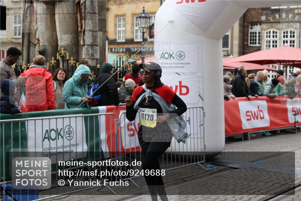 05.10.2025 - 20. swb-Marathon Bremen Yannick Fuchs http://msf.ph/oto/9249688 05.10.2025 11:13:15 Ziel 10041, 11170, 11494 meine-sportfotos.de