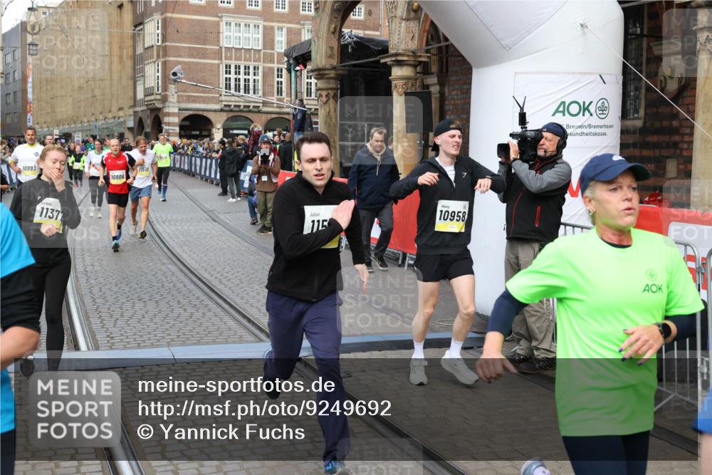 05.10.2025 - 20. swb-Marathon Bremen Yannick Fuchs http://msf.ph/oto/9249692 05.10.2025 10:53:21 Ziel 9449, 9703, 9834, 9956, 10242, 10349, 10460, 10466, 10806, 10958, 10993, 11300, 11377, 11510, 11512 meine-sportfotos.de