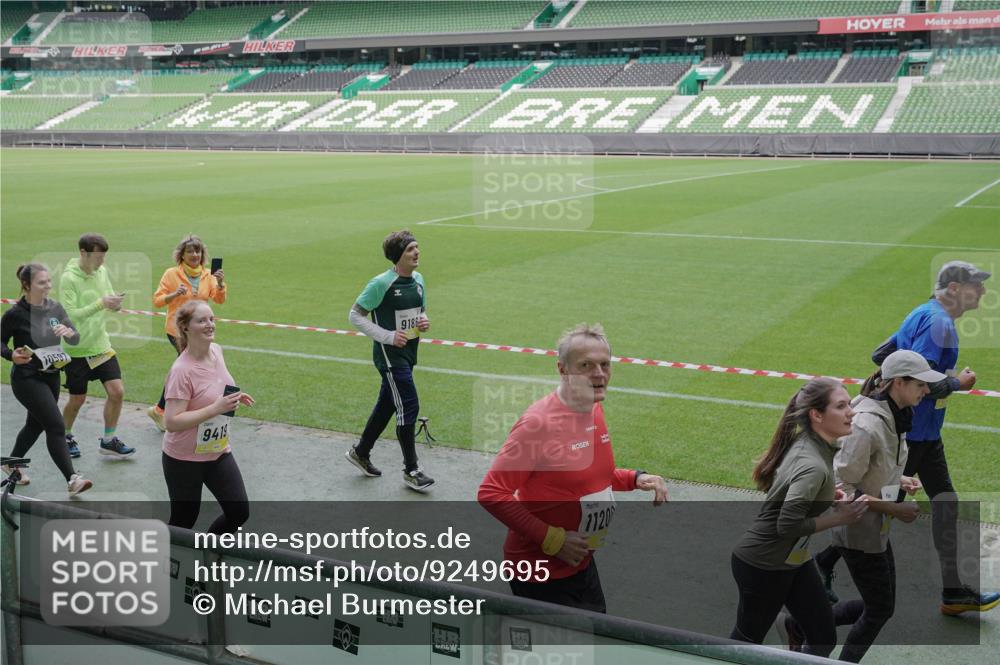 05.10.2025 - 20. swb-Marathon Bremen Michael Burmester http://msf.ph/oto/9249695 05.10.2025 10:39:52 Laufen im Stadion 7199, 7654, 7779, 7789, 7799, 7979, 9002, 9180, 9186, 9220, 9224, 9225, 9228, 9241, 9275, 9286, 9315, 9325, 9419, 9515, 9523, 9554, 9571, 9610, 9615, 9619, 9644, 9661, 9662, 9668, 9713, 9765, 9780, 9786, 9866, 9901, 9908, 9931, 9944, 9976, 10018, 10021, 10025, 10157, 10185, 10192, 10207, 10238, 10286, 10289, 10371, 10374, 10383, 10422, 10426, 10451, 10462, 10531, 10532, 10542, 10567, 10587, 10597, 10603, 10604, 10619, 10674, 10699, 10749, 9324, 9379 meine-sportfotos.de