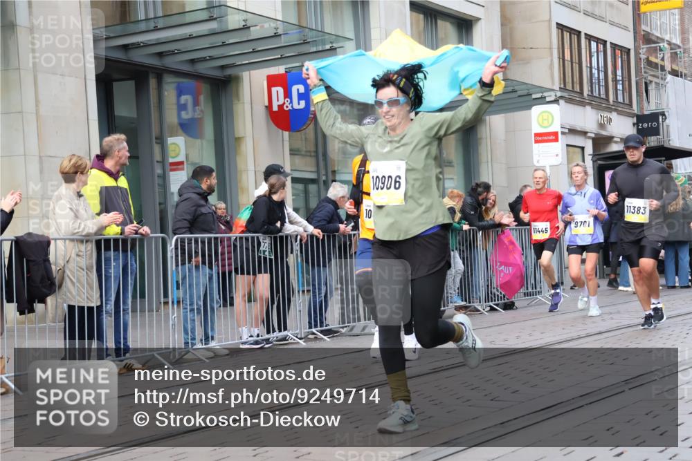 05.10.2025 - 20. swb-Marathon Bremen Strokosch-Dieckow http://msf.ph/oto/9249714 05.10.2025 10:53:31 Ziel 9313, 9456, 9494, 9520, 9548, 9701, 9807, 9835, 9934, 10020, 10046, 10075, 10163, 10416, 10484, 10616, 10696, 10785, 10906, 10925, 10966, 11046, 11141, 11152, 11339, 11383, 11445, 11533, 11593, 9313, 9456, 9494, 9520, 9548, 9701, 9807, 9835, 9934, 10020, 10046, 10075, 10163, 10416, 10484, 10616, 10696, 10785, 10906, 10925, 10966, 11046, 11141, 11152, 11339, 11383, 11445, 11533, 11593 meine-sportfotos.de