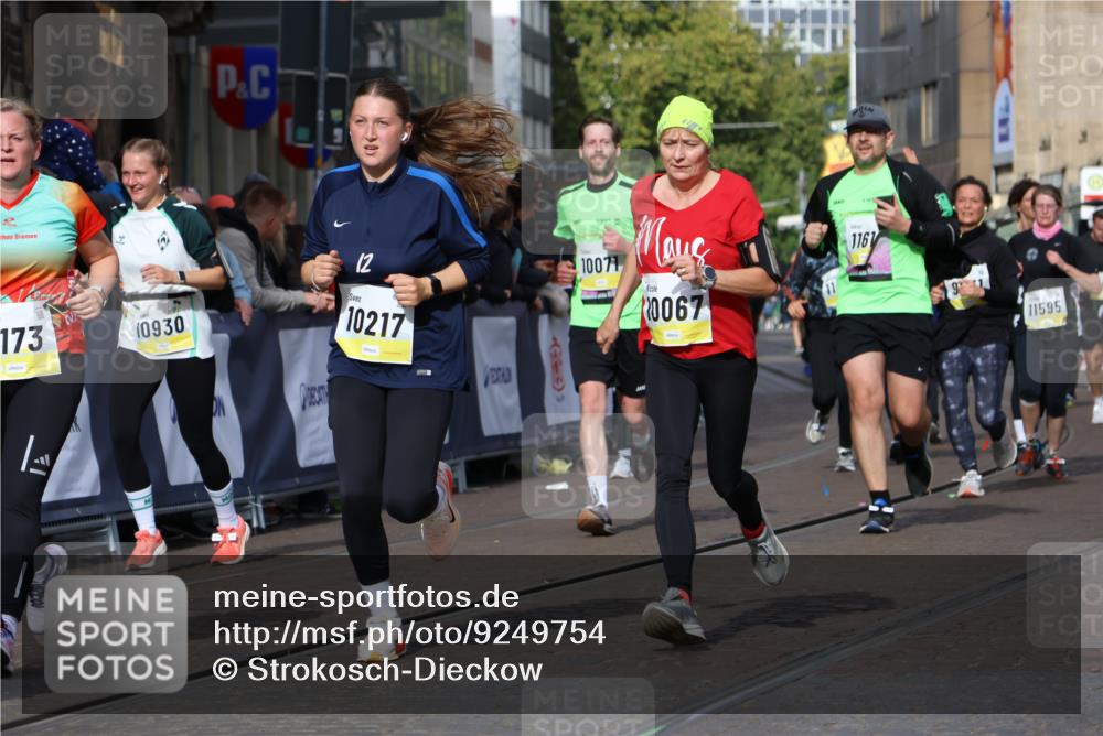 05.10.2025 - 20. swb-Marathon Bremen Strokosch-Dieckow http://msf.ph/oto/9249754 05.10.2025 11:00:25 Ziel 7178, 7215, 9173, 9177, 9531, 10063, 10067, 10071, 10217, 10504, 10794, 10930, 11003, 11255, 11534, 11595, 11610, 11619, 11699 meine-sportfotos.de