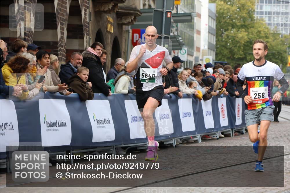 05.10.2025 - 20. swb-Marathon Bremen Strokosch-Dieckow http://msf.ph/oto/9249779 05.10.2025 12:47:53 Ziel 258, 5640, 8550 meine-sportfotos.de