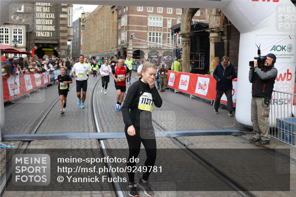 05.10.2025 - 20. swb-Marathon Bremen Yannick Fuchs http://msf.ph/oto/9249781 05.10.2025 10:53:22 Ziel 9449, 9703, 9834, 9956, 10242, 10349, 10460, 10466, 10806, 10958, 10993, 11377, 11510, 11512 meine-sportfotos.de