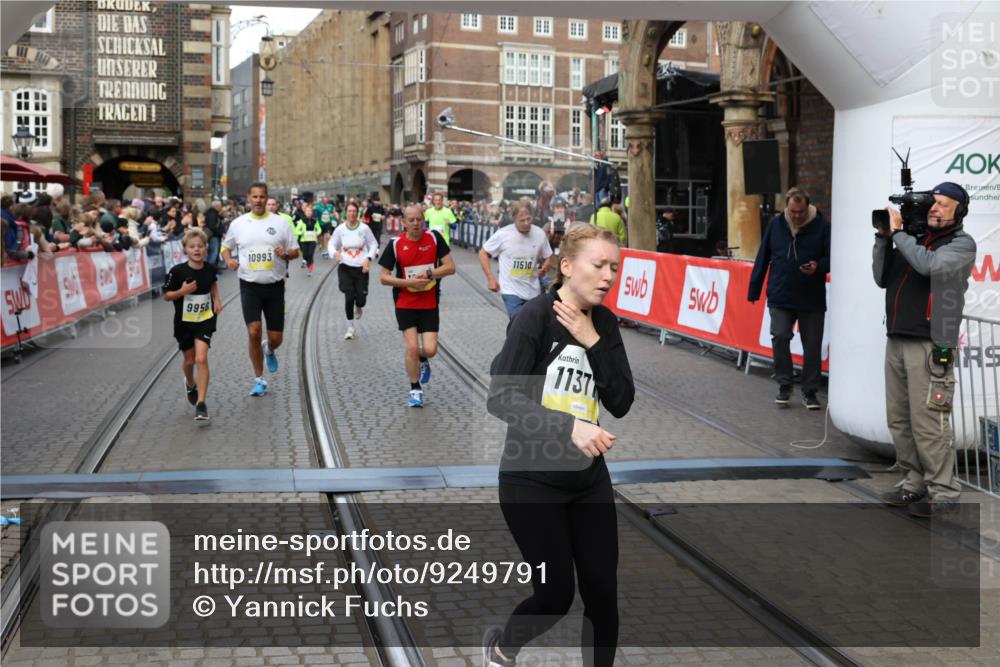 05.10.2025 - 20. swb-Marathon Bremen Yannick Fuchs http://msf.ph/oto/9249791 05.10.2025 10:53:23 Ziel 9449, 9703, 9834, 9956, 10242, 10349, 10460, 10466, 10806, 10958, 10993, 11175, 11377, 11510, 11512 meine-sportfotos.de