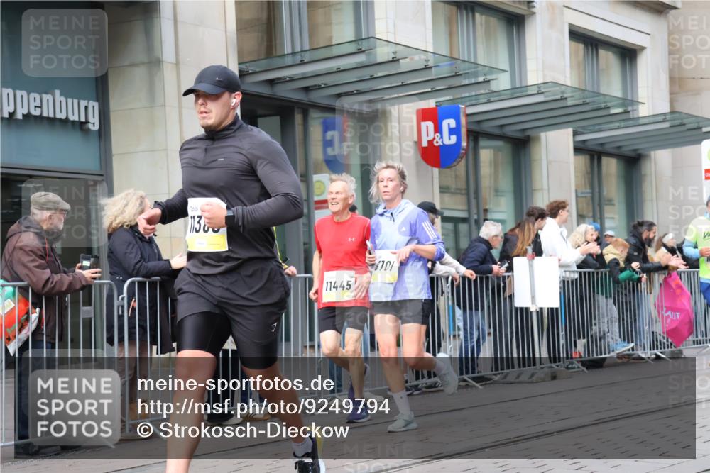 05.10.2025 - 20. swb-Marathon Bremen Strokosch-Dieckow http://msf.ph/oto/9249794 05.10.2025 10:53:33 Ziel 9313, 9456, 9494, 9520, 9548, 9701, 9807, 9835, 9934, 10019, 10020, 10046, 10075, 10163, 10416, 10484, 10616, 10631, 10662, 10696, 10785, 10906, 10966, 11141, 11152, 11303, 11339, 11383, 11432, 11445, 11533, 11593, 9313, 9456, 9494, 9520, 9548, 9701, 9807, 9835, 9934, 10019, 10020, 10046, 10075, 10163, 10416, 10484, 10616, 10631, 10662, 10696, 10785, 10906, 10966, 11141, 11152, 11303, 11339, 11383, 11432, 11445, 11533, 11593 meine-sportfotos.de