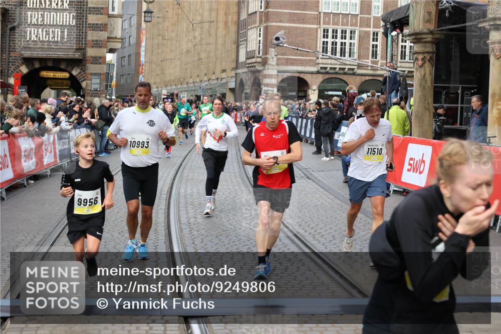 05.10.2025 - 20. swb-Marathon Bremen Yannick Fuchs http://msf.ph/oto/9249806 05.10.2025 10:53:23 Ziel 9449, 9703, 9834, 9956, 10242, 10349, 10460, 10466, 10806, 10958, 10993, 11175, 11377, 11510, 11512 meine-sportfotos.de