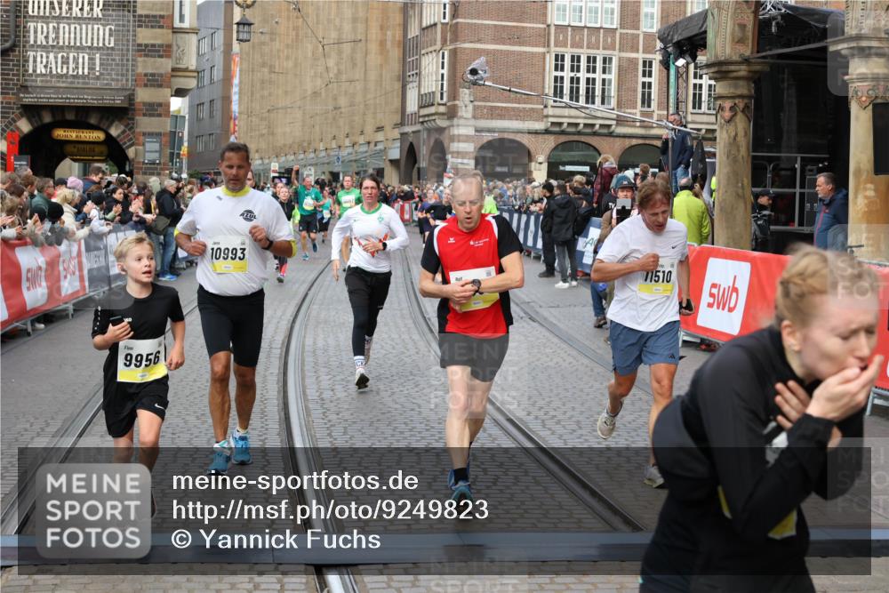05.10.2025 - 20. swb-Marathon Bremen Yannick Fuchs http://msf.ph/oto/9249823 05.10.2025 10:53:23 Ziel 9449, 9703, 9834, 9956, 10242, 10349, 10460, 10466, 10806, 10958, 10993, 11175, 11377, 11510, 11512 meine-sportfotos.de