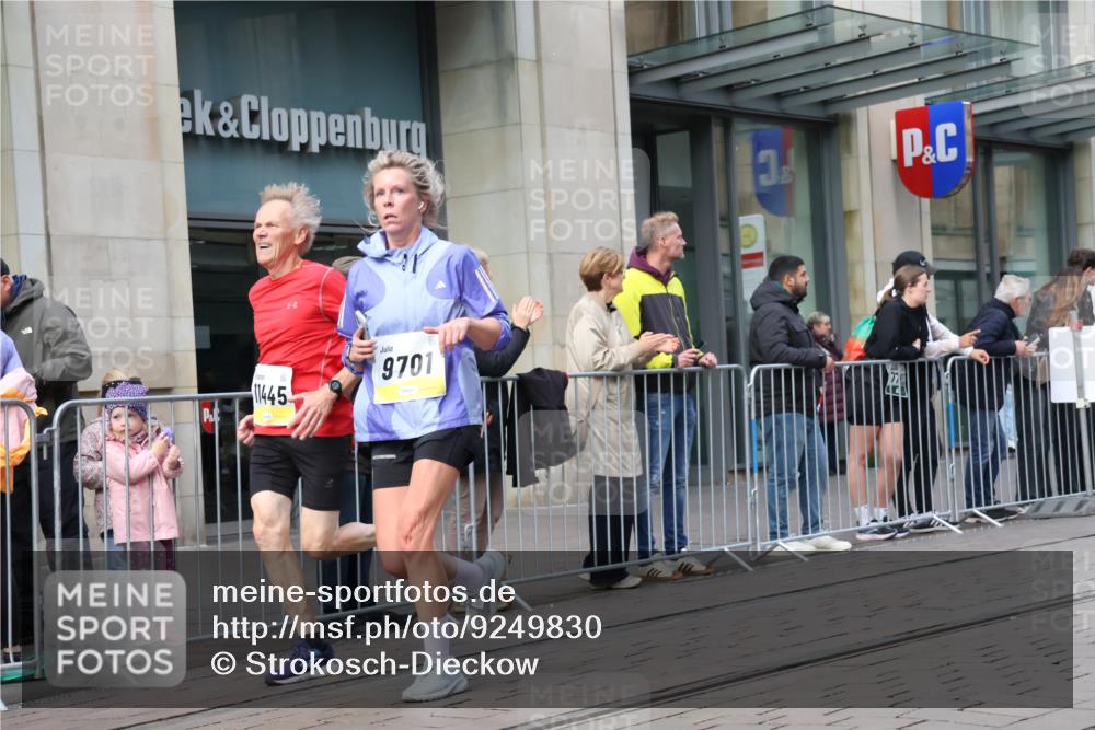 05.10.2025 - 20. swb-Marathon Bremen Strokosch-Dieckow http://msf.ph/oto/9249830 05.10.2025 10:53:34 Ziel 9313, 9456, 9494, 9520, 9548, 9701, 9807, 9835, 9934, 10019, 10020, 10046, 10075, 10163, 10416, 10484, 10616, 10631, 10662, 10696, 10785, 10906, 10966, 11141, 11152, 11303, 11339, 11383, 11432, 11445, 11533, 11593, 9313, 9456, 9494, 9520, 9548, 9701, 9807, 9835, 9934, 10019, 10020, 10046, 10075, 10163, 10416, 10484, 10616, 10631, 10662, 10696, 10785, 10906, 10966, 11141, 11152, 11303, 11339, 11383, 11432, 11445, 11533, 11593 meine-sportfotos.de