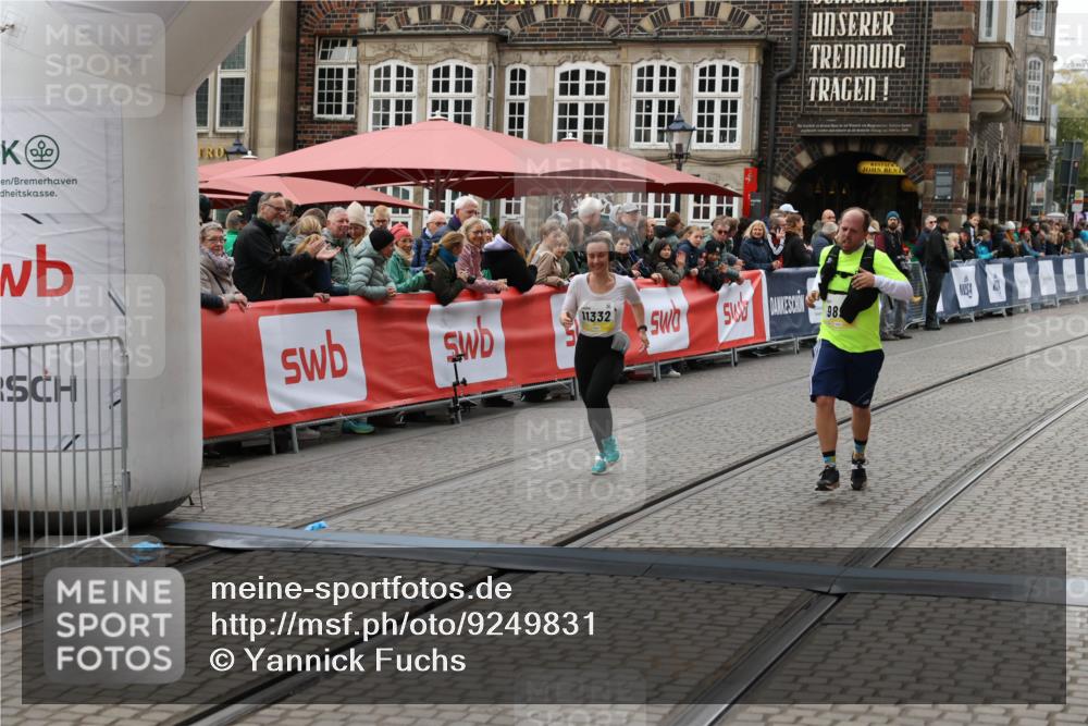05.10.2025 - 20. swb-Marathon Bremen Yannick Fuchs http://msf.ph/oto/9249831 05.10.2025 11:13:20 Ziel 9891, 11170, 11332 meine-sportfotos.de
