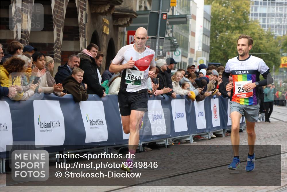 05.10.2025 - 20. swb-Marathon Bremen Strokosch-Dieckow http://msf.ph/oto/9249846 05.10.2025 12:47:53 Ziel 258, 5640, 8550 meine-sportfotos.de