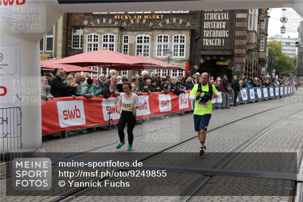 05.10.2025 - 20. swb-Marathon Bremen Yannick Fuchs http://msf.ph/oto/9249855 05.10.2025 11:13:20 Ziel 9891, 11170, 11332 meine-sportfotos.de