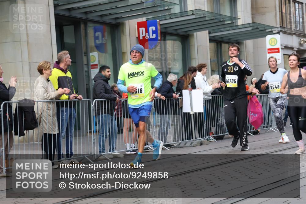 05.10.2025 - 20. swb-Marathon Bremen Strokosch-Dieckow http://msf.ph/oto/9249858 05.10.2025 10:53:35 Ziel 9313, 9456, 9494, 9520, 9548, 9701, 9807, 9835, 9934, 10019, 10020, 10046, 10075, 10163, 10416, 10484, 10616, 10631, 10662, 10696, 10785, 10906, 10966, 11141, 11151, 11152, 11303, 11339, 11383, 11432, 11445, 11533, 11593, 9313, 9456, 9494, 9520, 9548, 9701, 9807, 9835, 9934, 10019, 10020, 10046, 10075, 10163, 10416, 10484, 10616, 10631, 10662, 10696, 10785, 10906, 10966, 11141, 11151, 11152, 11303, 11339, 11383, 11432, 11445, 11533, 11593 meine-sportfotos.de