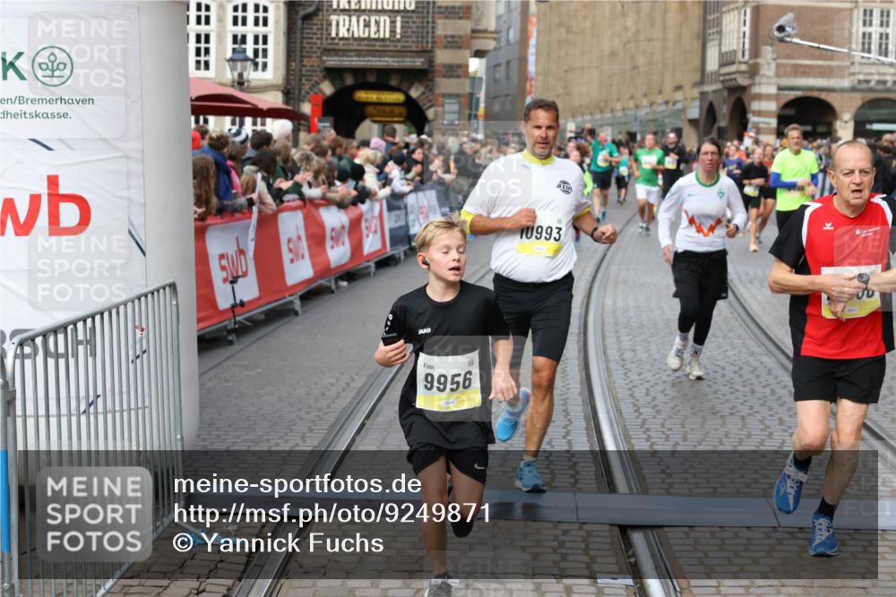 05.10.2025 - 20. swb-Marathon Bremen Yannick Fuchs http://msf.ph/oto/9249871 05.10.2025 10:53:24 Ziel 9449, 9539, 9834, 9956, 10242, 10317, 10349, 10460, 10466, 10806, 10958, 10993, 11175, 11377, 11510, 11512 meine-sportfotos.de