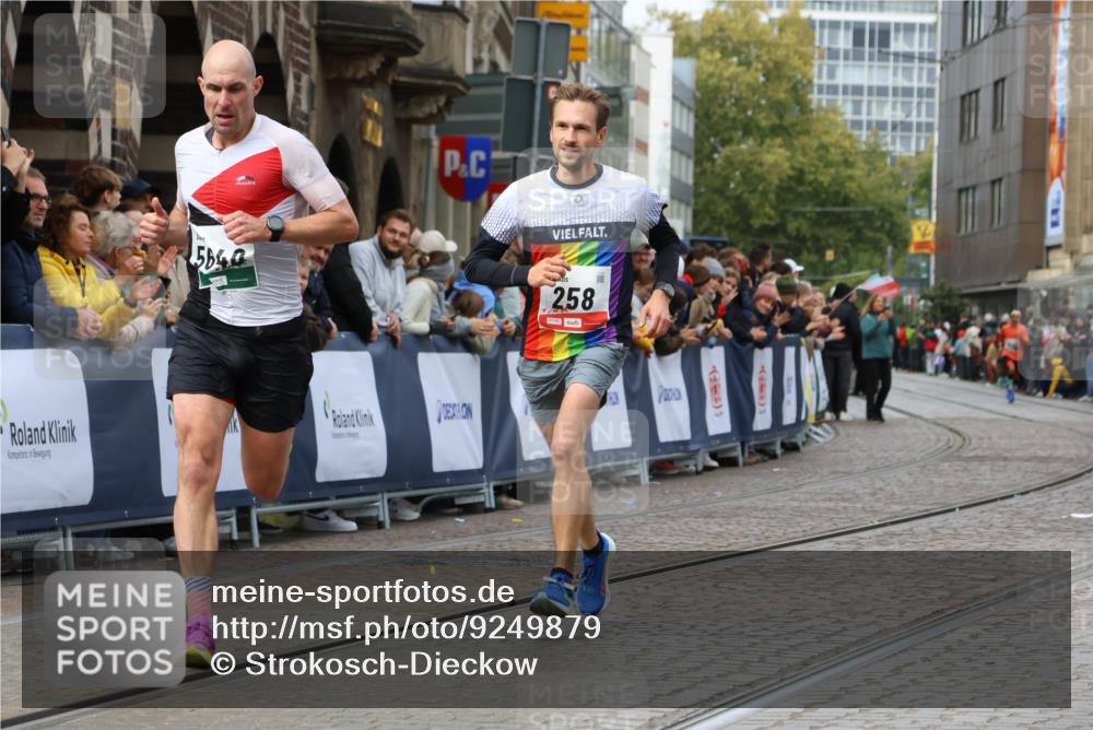 05.10.2025 - 20. swb-Marathon Bremen Strokosch-Dieckow http://msf.ph/oto/9249879 05.10.2025 12:47:54 Ziel 258, 5640, 8550 meine-sportfotos.de