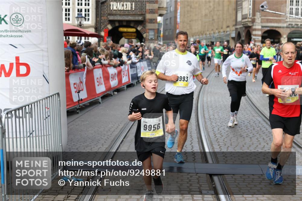 05.10.2025 - 20. swb-Marathon Bremen Yannick Fuchs http://msf.ph/oto/9249881 05.10.2025 10:53:24 Ziel 9449, 9539, 9834, 9956, 10242, 10317, 10349, 10460, 10466, 10806, 10958, 10993, 11175, 11377, 11510, 11512 meine-sportfotos.de