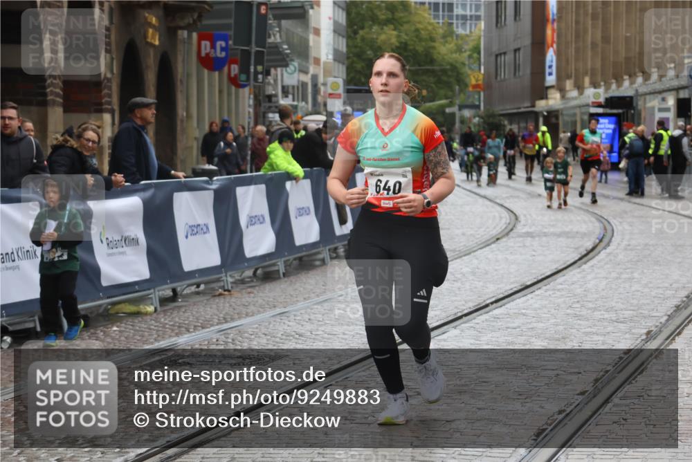 05.10.2025 - 20. swb-Marathon Bremen Strokosch-Dieckow http://msf.ph/oto/9249883 05.10.2025 15:27:46 Ziel 640 meine-sportfotos.de