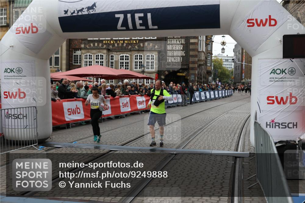 05.10.2025 - 20. swb-Marathon Bremen Yannick Fuchs http://msf.ph/oto/9249888 05.10.2025 11:13:21 Ziel 9891, 11332 meine-sportfotos.de