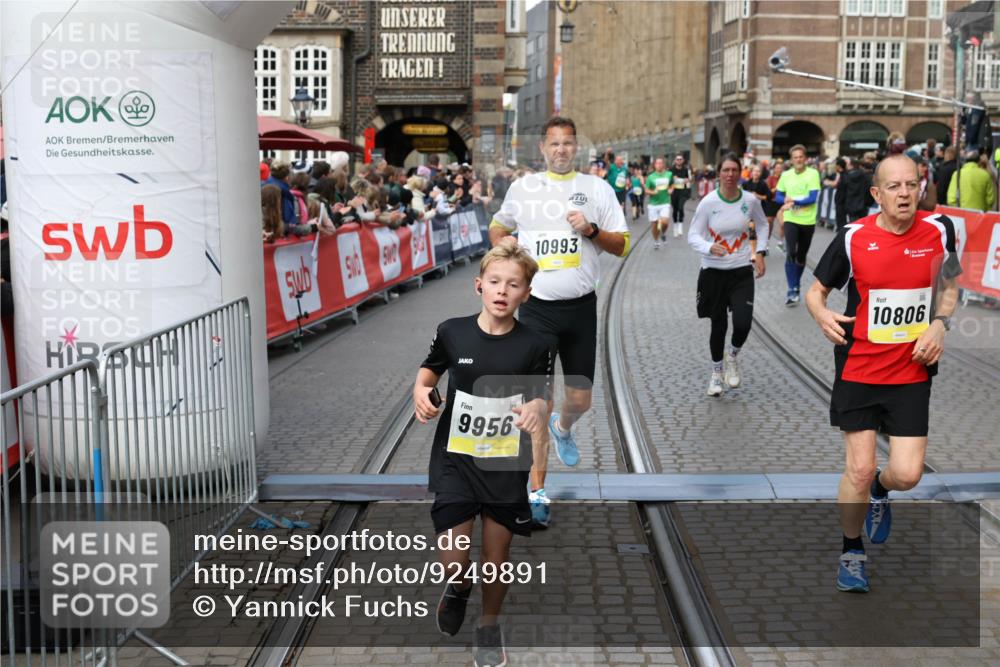 05.10.2025 - 20. swb-Marathon Bremen Yannick Fuchs http://msf.ph/oto/9249891 05.10.2025 10:53:24 Ziel 9449, 9539, 9834, 9956, 10242, 10317, 10349, 10460, 10466, 10806, 10958, 10993, 11175, 11377, 11510, 11512 meine-sportfotos.de