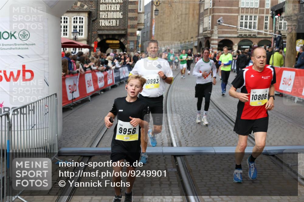 05.10.2025 - 20. swb-Marathon Bremen Yannick Fuchs http://msf.ph/oto/9249901 05.10.2025 10:53:24 Ziel 9449, 9539, 9834, 9956, 10242, 10317, 10349, 10460, 10466, 10806, 10958, 10993, 11175, 11377, 11510, 11512 meine-sportfotos.de