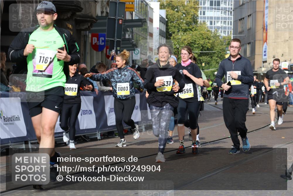 05.10.2025 - 20. swb-Marathon Bremen Strokosch-Dieckow http://msf.ph/oto/9249904 05.10.2025 11:00:29 Ziel 7178, 7215, 9173, 9177, 9271, 9531, 10063, 10067, 10071, 10079, 10217, 10504, 10794, 10930, 11003, 11071, 11255, 11511, 11534, 11595, 11610, 11619 meine-sportfotos.de