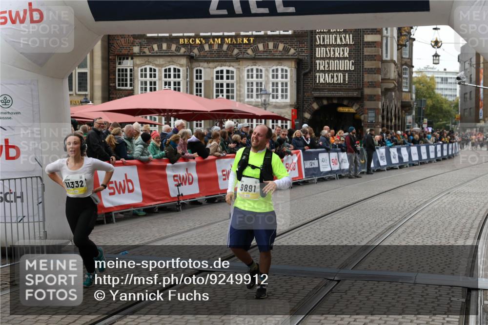 05.10.2025 - 20. swb-Marathon Bremen Yannick Fuchs http://msf.ph/oto/9249912 05.10.2025 11:13:21 Ziel 9891, 11332 meine-sportfotos.de