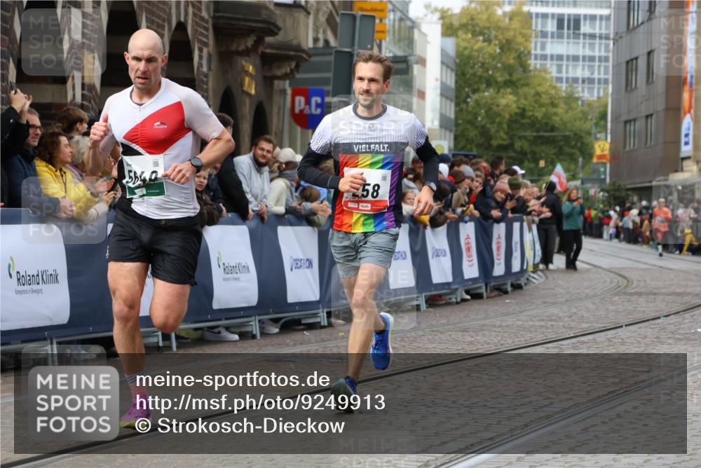 05.10.2025 - 20. swb-Marathon Bremen Strokosch-Dieckow http://msf.ph/oto/9249913 05.10.2025 12:47:54 Ziel 258, 5640, 8550 meine-sportfotos.de