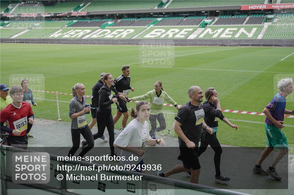 05.10.2025 - 20. swb-Marathon Bremen Michael Burmester http://msf.ph/oto/9249936 05.10.2025 10:40:00 Laufen im Stadion 7654, 7779, 7789, 7799, 7979, 9002, 9180, 9186, 9220, 9224, 9225, 9228, 9241, 9275, 9286, 9308, 9315, 9325, 9387, 9419, 9423, 9491, 9515, 9523, 9552, 9554, 9571, 9615, 9619, 9623, 9644, 9661, 9662, 9713, 9721, 9780, 9786, 9866, 9901, 9908, 9931, 9944, 9976, 10018, 10021, 10025, 10157, 10160, 10185, 10192, 10207, 10238, 10286, 10289, 10374, 10383, 10422, 10426, 10451, 10462, 10531, 10532, 10542, 10567, 10587, 10597, 10603, 10604, 10619, 10674, 10699, 10737, 10749 meine-sportfotos.de