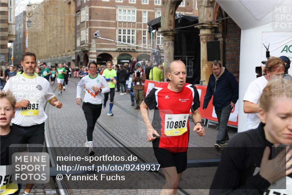 05.10.2025 - 20. swb-Marathon Bremen Yannick Fuchs http://msf.ph/oto/9249937 05.10.2025 10:53:25 Ziel 9263, 9449, 9539, 9834, 9956, 10242, 10317, 10460, 10806, 10958, 10993, 11175, 11377, 11510, 11512 meine-sportfotos.de