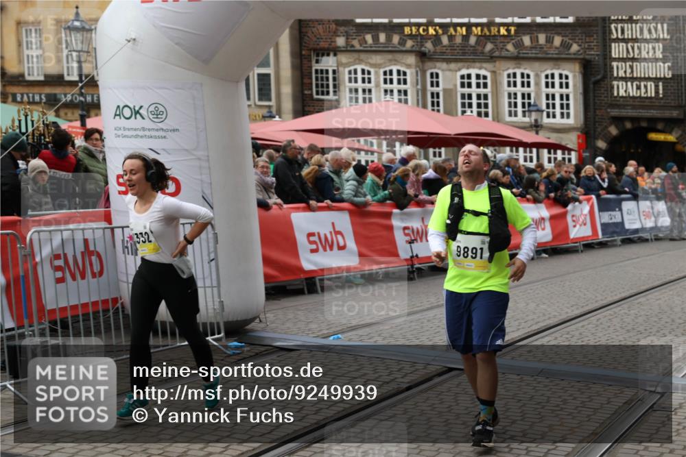 05.10.2025 - 20. swb-Marathon Bremen Yannick Fuchs http://msf.ph/oto/9249939 05.10.2025 11:13:22 Ziel 9891, 11332 meine-sportfotos.de