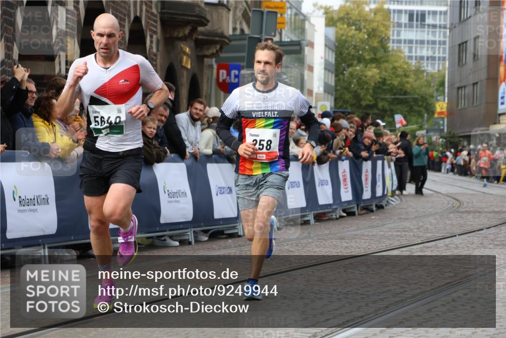 05.10.2025 - 20. swb-Marathon Bremen Strokosch-Dieckow http://msf.ph/oto/9249944 05.10.2025 12:47:54 Ziel 258, 5640, 8550 meine-sportfotos.de