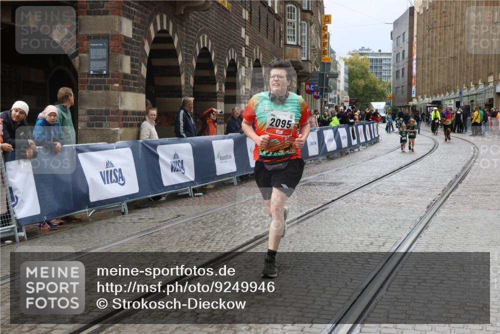 05.10.2025 - 20. swb-Marathon Bremen Strokosch-Dieckow http://msf.ph/oto/9249946 05.10.2025 15:28:00 Ziel 2095 meine-sportfotos.de