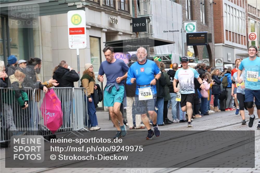 05.10.2025 - 20. swb-Marathon Bremen Strokosch-Dieckow http://msf.ph/oto/9249975 05.10.2025 10:53:40 Ziel 9313, 9402, 9456, 9520, 9548, 9701, 9807, 9835, 9900, 9935, 10019, 10046, 10075, 10163, 10416, 10484, 10616, 10631, 10662, 10696, 10785, 11141, 11151, 11152, 11303, 11339, 11347, 11383, 11432, 11445, 11533, 11593, 9313, 9402, 9456, 9520, 9548, 9701, 9807, 9835, 9900, 9935, 10019, 10046, 10075, 10163, 10416, 10484, 10616, 10631, 10662, 10696, 10785, 11141, 11151, 11152, 11303, 11339, 11347, 11383, 11432, 11445, 11533, 11593 meine-sportfotos.de