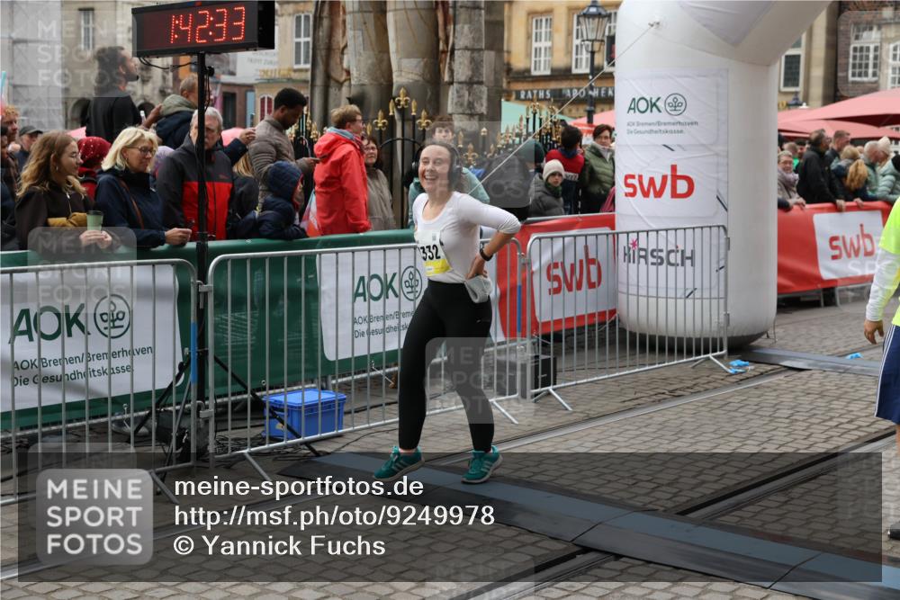 05.10.2025 - 20. swb-Marathon Bremen Yannick Fuchs http://msf.ph/oto/9249978 05.10.2025 11:13:22 Ziel 9891, 11332 meine-sportfotos.de