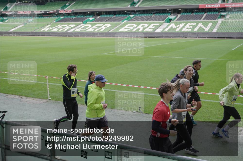 05.10.2025 - 20. swb-Marathon Bremen Michael Burmester http://msf.ph/oto/9249982 05.10.2025 10:40:01 Laufen im Stadion 7654, 7779, 7789, 7799, 7979, 9002, 9180, 9186, 9220, 9224, 9225, 9228, 9241, 9275, 9286, 9308, 9315, 9325, 9387, 9419, 9423, 9491, 9515, 9523, 9552, 9554, 9571, 9615, 9619, 9623, 9644, 9661, 9662, 9713, 9721, 9780, 9786, 9866, 9901, 9908, 9931, 9944, 9976, 10018, 10021, 10025, 10157, 10160, 10185, 10192, 10207, 10238, 10286, 10289, 10374, 10383, 10422, 10426, 10451, 10462, 10531, 10532, 10542, 10567, 10587, 10597, 10603, 10604, 10619, 10674, 10699, 10737, 10749 meine-sportfotos.de