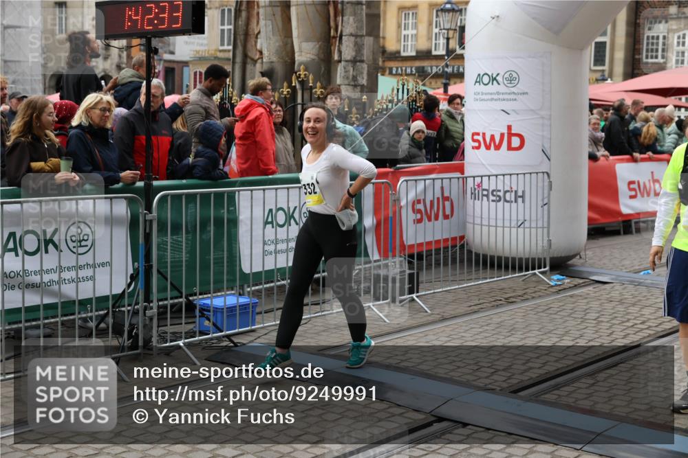 05.10.2025 - 20. swb-Marathon Bremen Yannick Fuchs http://msf.ph/oto/9249991 05.10.2025 11:13:23 Ziel 9891, 11332 meine-sportfotos.de