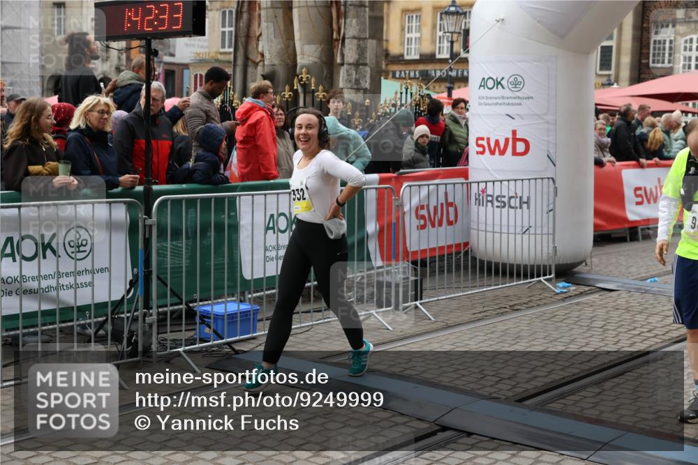 05.10.2025 - 20. swb-Marathon Bremen Yannick Fuchs http://msf.ph/oto/9249999 05.10.2025 11:13:23 Ziel 9891, 11332 meine-sportfotos.de