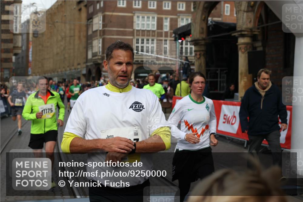 05.10.2025 - 20. swb-Marathon Bremen Yannick Fuchs http://msf.ph/oto/9250000 05.10.2025 10:53:26 Ziel 7251, 9263, 9539, 9834, 9956, 10317, 10460, 10806, 10958, 10993, 11174, 11175, 11377, 11510, 11512 meine-sportfotos.de