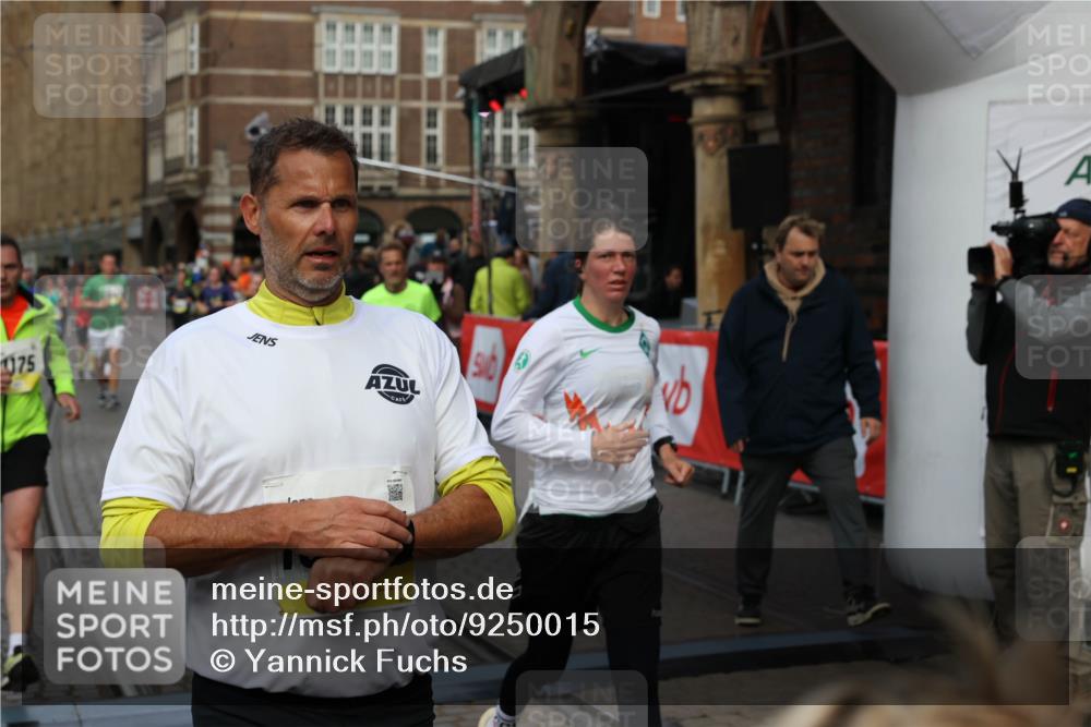 05.10.2025 - 20. swb-Marathon Bremen Yannick Fuchs http://msf.ph/oto/9250015 05.10.2025 10:53:26 Ziel 7251, 9263, 9539, 9834, 9956, 10317, 10460, 10806, 10958, 10993, 11174, 11175, 11377, 11510, 11512 meine-sportfotos.de