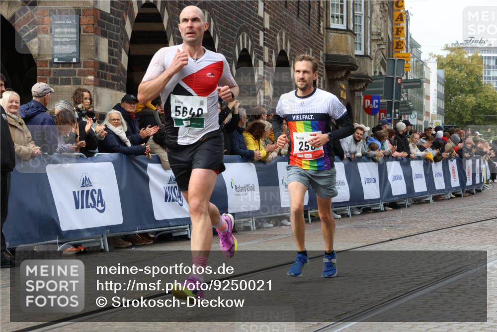 05.10.2025 - 20. swb-Marathon Bremen Strokosch-Dieckow http://msf.ph/oto/9250021 05.10.2025 12:47:55 Ziel 258, 5640, 8550 meine-sportfotos.de