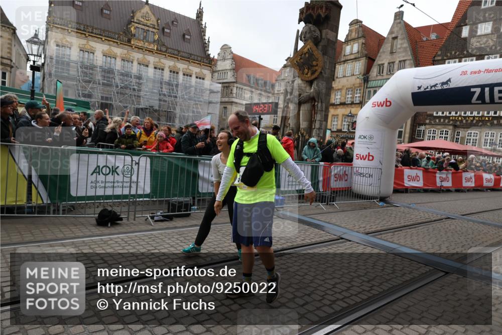 05.10.2025 - 20. swb-Marathon Bremen Yannick Fuchs http://msf.ph/oto/9250022 05.10.2025 11:13:26 Ziel 9891, 11332 meine-sportfotos.de