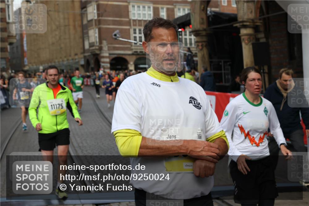 05.10.2025 - 20. swb-Marathon Bremen Yannick Fuchs http://msf.ph/oto/9250024 05.10.2025 10:53:26 Ziel 7251, 9263, 9539, 9834, 9956, 10317, 10460, 10806, 10958, 10993, 11174, 11175, 11377, 11510, 11512 meine-sportfotos.de